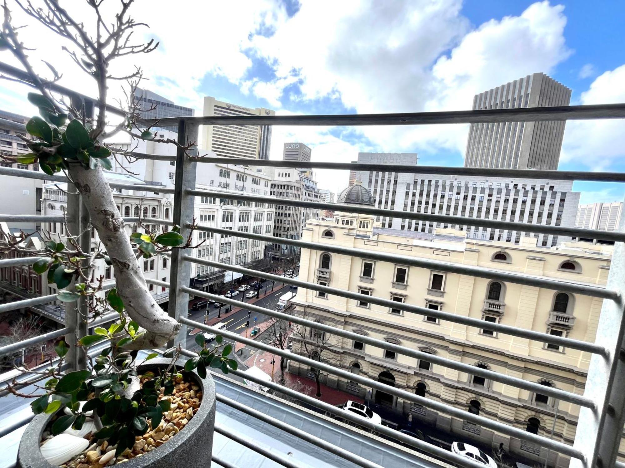 #608 Cartwright - Urban Hideaway Apartment *